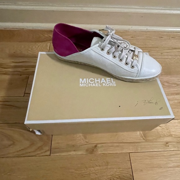Michael Kors - Picture 1 of 3